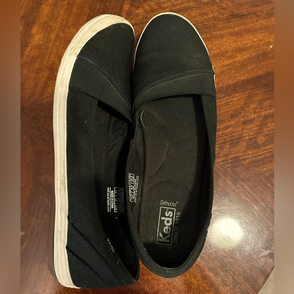 Keds black tennis shoe like new size 11